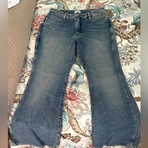 Wrangler Women's Flare Jeans in Faded Blue